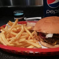 Foto tirada no(a) My Burger por Muhammad S. em 11/20/2014