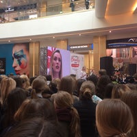 Das Foto wurde bei Galeria Shopping Mall von Бу am 3/26/2016 aufgenommen