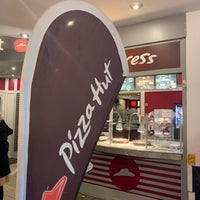 Foto tirada no(a) Pizza Hut por Danijela . em 12/18/2019