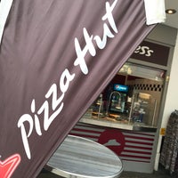 Foto tirada no(a) Pizza Hut por Danijela . em 5/25/2018