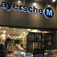 รูปภาพถ่ายที่ Mayersche Buchhandlung โดย Danijela . เมื่อ 10/18/2016