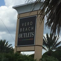 รูปภาพถ่ายที่ Vero Beach Outlets โดย Deborah B. เมื่อ 6/26/2016