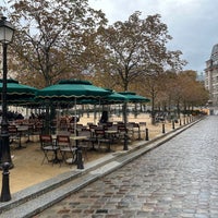 Photo taken at Place Dauphine by Rosario C. on 9/24/2022