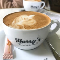 5/20/2017 tarihinde Meryem M.ziyaretçi tarafından Harry&amp;#39;s Kaffeerösterei'de çekilen fotoğraf