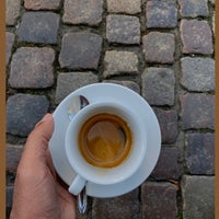 Foto scattata a Coffee First da Yasser M. il 6/27/2019