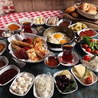 Photo taken at Şimal Cafe &amp;amp; Restaurant by Özaydın Ö. on 11/3/2019