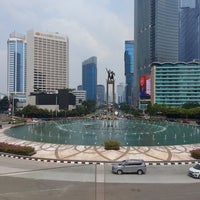 Photo taken at Bundaran Hotel Indonesia (Monumen Selamat Datang) by Patrick C. on 4/30/2023