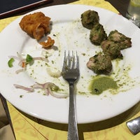 Снимок сделан в Mini Punjab&amp;#39;s Lake Side Restaurant пользователем Girish M. 4/29/2018