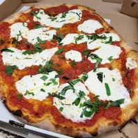 Das Foto wurde bei Joe&amp;#39;s Pizza von Lorenzo C. am 12/7/2017 aufgenommen
