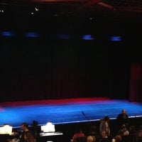 Foto diambil di Emelin Theatre oleh Maria V. pada 12/2/2012
