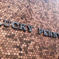 Foto tirada no(a) Lucky Penny por boko m. em 8/21/2013