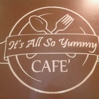 Снимок сделан в Its All So Yummy Café пользователем J Lea K. 9/22/2012