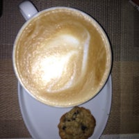 11/29/2012 tarihinde Rebeca G.ziyaretçi tarafından Aroma Coffee and Friends'de çekilen fotoğraf