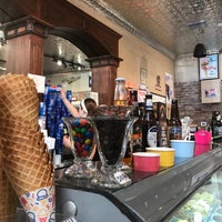 Foto scattata a Marino&amp;#39;s Mob Burgers and Ice Cream da Ed V. il 8/5/2017