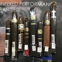 Foto tomada en 21 Degrees Cigar and Accessories  por Ed V. el 10/1/2017