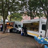 Photo taken at Marché du Parvis de Saint-Gilles / Markt Sint-Gillisvoorplein by Stephanie on 6/17/2018