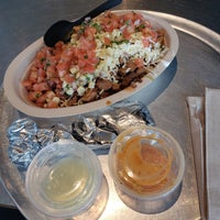 Photo taken at Chipotle Mexican Grill by Victor L. on 6/10/2019