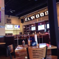 Foto diambil di Elwoods Barbecue &amp;amp; Burger Bar oleh Jeff M. pada 10/26/2012