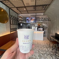 Foto diambil di Kezan Café oleh MAJED pada 8/30/2022