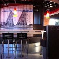 Foto scattata a Burger King da Peter J. il 10/4/2012