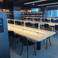 Photo taken at 工学院大学八王子図書館 by Täkümï on 8/5/2018