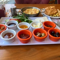 Foto scattata a Çömlek Cafe &amp;amp; Restaurant da Varmısınnn . il 5/8/2022