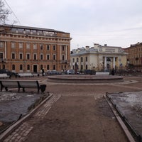 รูปภาพถ่ายที่ Manezhnaya Square โดย Дмитрий เมื่อ 4/12/2013