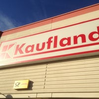 Foto tirada no(a) Kaufland por Andy R. em 12/29/2012