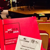 รูปภาพถ่ายที่ Sala Carlos Chávez, Música UNAM โดย Georgina B. เมื่อ 11/19/2018