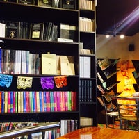 Photo taken at Librería del Ermitaño by Georgina B. on 10/25/2016