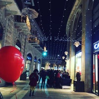 Foto tirada no(a) Mamilla Mall por Olya R. em 12/10/2015
