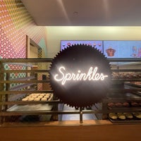 Снимок сделан в Sprinkles пользователем Y J. 10/15/2023