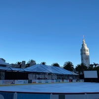 Foto tirada no(a) The Holiday Ice Rink at Embarcadero Center por ✩Cherie✩ em 11/22/2019