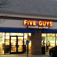 Photo taken at Five Guys by MaiLei on 10/27/2012