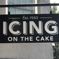 รูปภาพถ่ายที่ Icing on the Cake โดย Vickie L. เมื่อ 7/12/2018