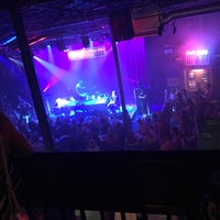Снимок сделан в Louie Louie&amp;#39;s Dueling Piano Bar пользователем Brett B. 8/26/2018