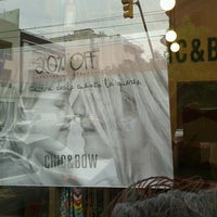 Foto diambil di Chic&amp;amp;Bow oleh Leandro Pichu M. pada 10/20/2012