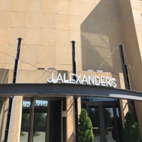 Photo taken at J. Alexander&amp;#39;s Restaurant by Lawrence B. on 8/13/2018