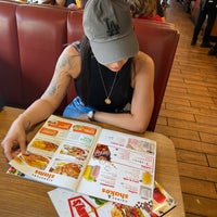 Photo taken at Denny&amp;#39;s by Claudio André d. on 6/12/2022