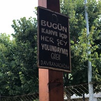 Das Foto wurde bei GökçeMadaM Sanatevi &amp;amp;Cafe von Erman B. am 7/26/2018 aufgenommen