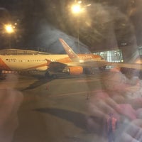 Photo taken at Gate H2 by Willem M. on 10/21/2018