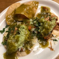 Foto tirada no(a) Dos Burritos Mexican Restaurant por Shannon V. em 12/21/2018