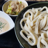 Photo taken at 肉汁うどんの南哲 by Kei on 9/2/2023