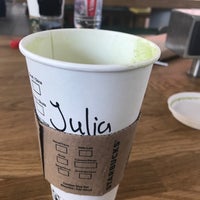 รูปภาพถ่ายที่ Starbucks โดย Yulia P. เมื่อ 4/8/2019