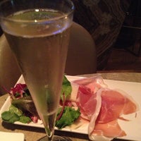 10/5/2012にSB B.がFlutes Champagne &amp;amp; Cocktail Barで撮った写真