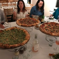 Foto tirada no(a) Pauline&amp;#39;s Pizza &amp;amp; Wine Bar por Pei K. em 6/24/2017