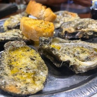 Снимок сделан в Creole House Restaurant &amp;amp; Oyster Bar пользователем Frances A. 10/7/2023
