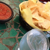 Foto tomada en Las Campanas Mexican Cuisine &amp;amp; Tequila Bar  por Molly J. el 5/18/2013