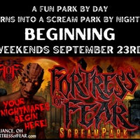 Foto diambil di Fortress of Fear ScreamPark oleh Jason D. pada 7/23/2022