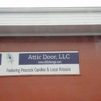Das Foto wurde bei The Attic Door | Peacock Candles® von Jamie C. am 5/10/2013 aufgenommen